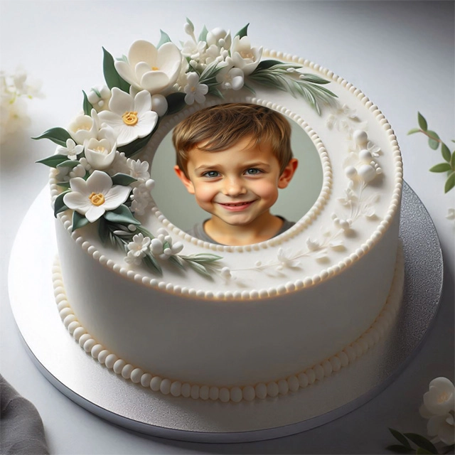 Enmarca tus recuerdos en un elegante diseño de pastel blanco