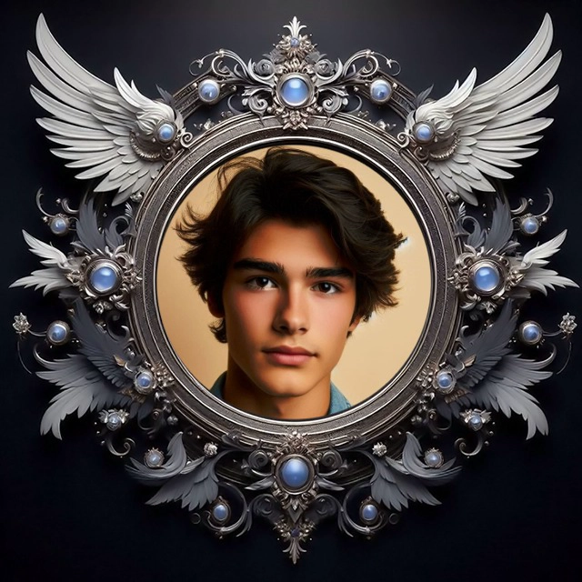 Enmarca tus fotos con alas y joyas para un toque celestial